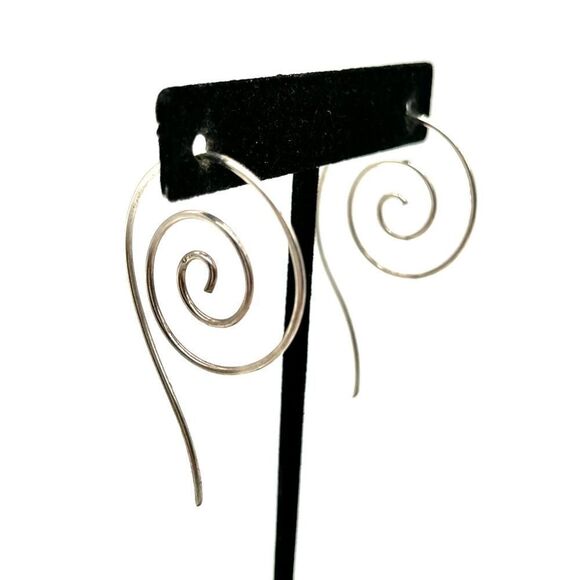 Snail swirly Earrings in Silver Tone - Picture 1 of 4